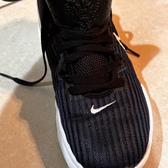 Nike Lebrons Witness 6 - Youth Basketball Sneakers - Picture 6 of 9